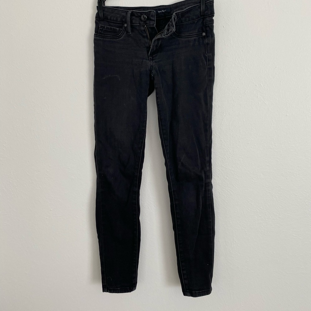 Black GUESS skinny jeans